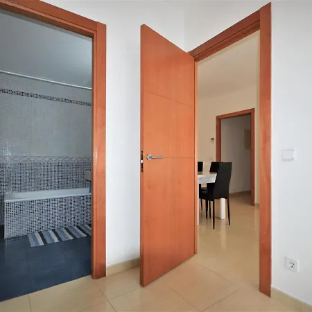 アパート En Sant Pere Pescador: 3 Habitaciones, A/a, Jardin Y Piscina Comunitarios - Es-89-122 *