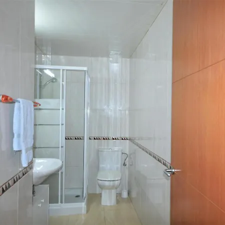アパート En Sant Pere Pescador: 3 Habitaciones, A/a, Jardin Y Piscina Comunitarios - Es-89-122 *